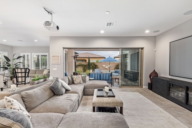 Building Photo - Luxury Lifestyle in Queen Creek AZ