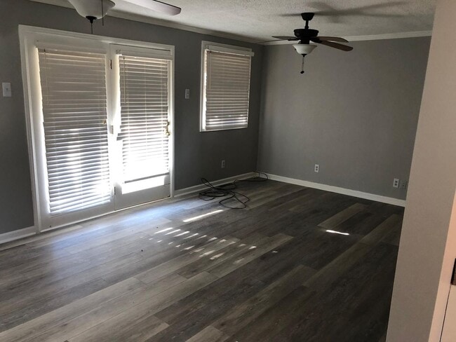 Foto del edificio - Upper St. Clair - 3 BR Split Entry House, Garage, Central Air!