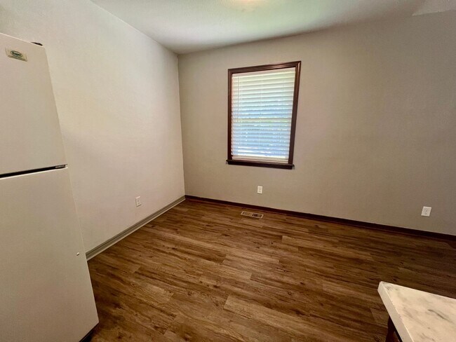 Building Photo - Cozy 2 Bedroom/1 Bathroom Duplex for Rent ...
