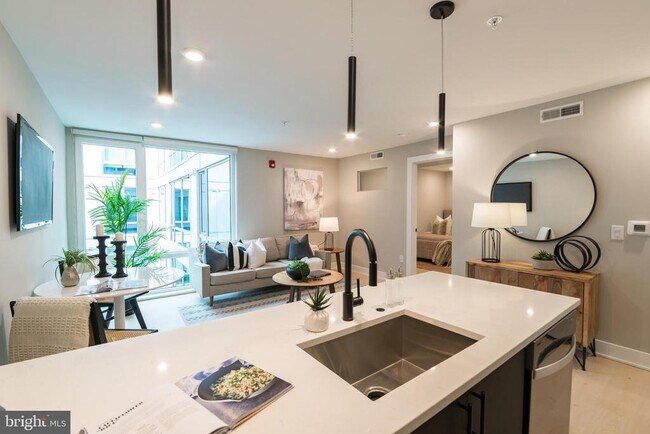 Foto del edificio - 6604 Ridge Ave
