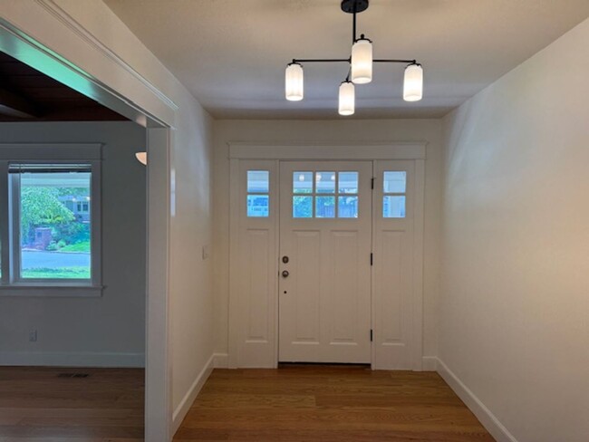 Building Photo - Beautiful updated single level Lafayette h...