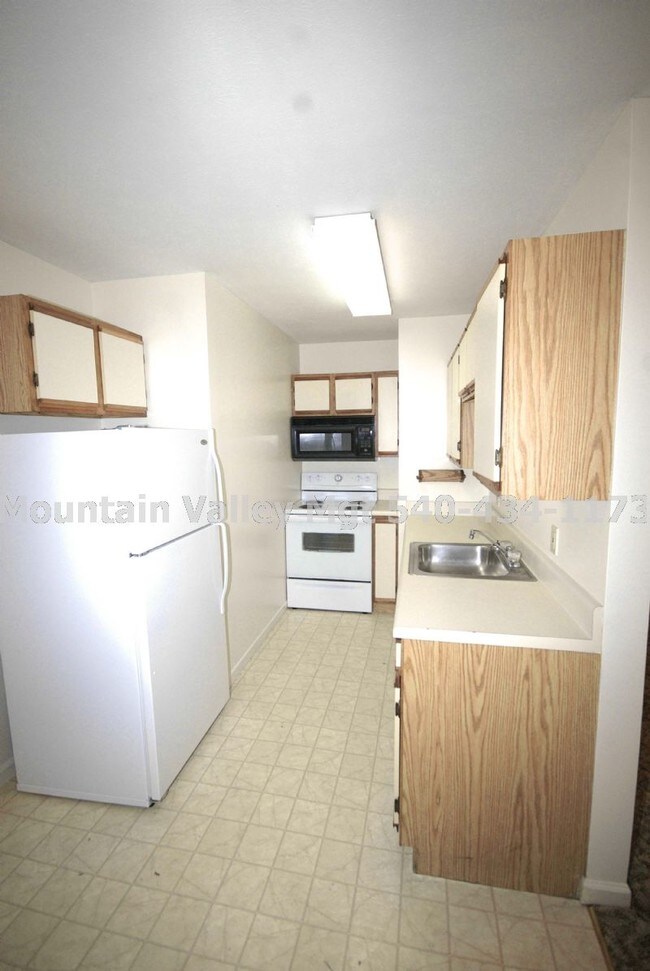 Building Photo - 1115 Lincolnshire Dr