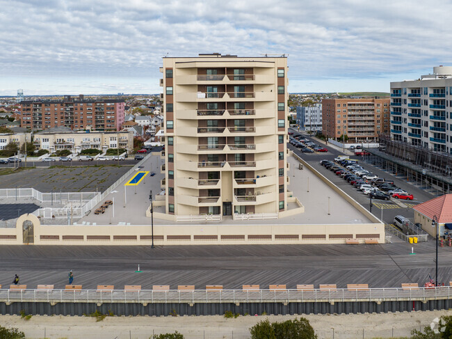 Building Photo - Sea Pointe Towers