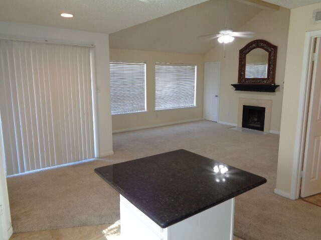 Foto del edificio - 12400 Overbrook Ln