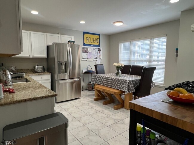 Foto del edificio - 100 Glenridge Ave