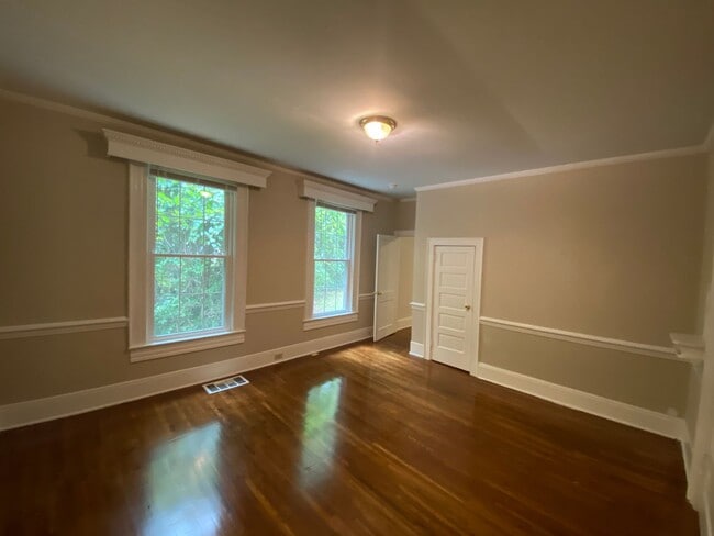 Building Photo - 2-Story Duplex Located in Concord!