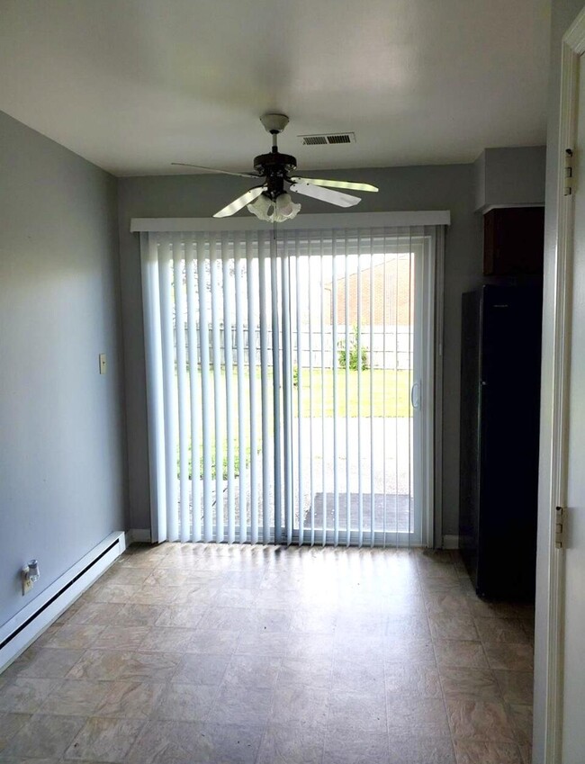 Foto del edificio - 3760 Red River Dr