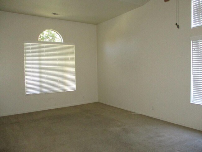 Foto del edificio - 2010 Evelyns Dr