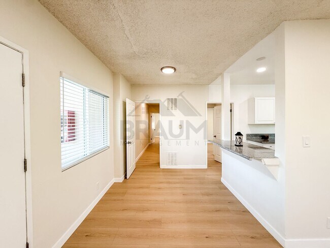 Building Photo - 13115 Oxnard St