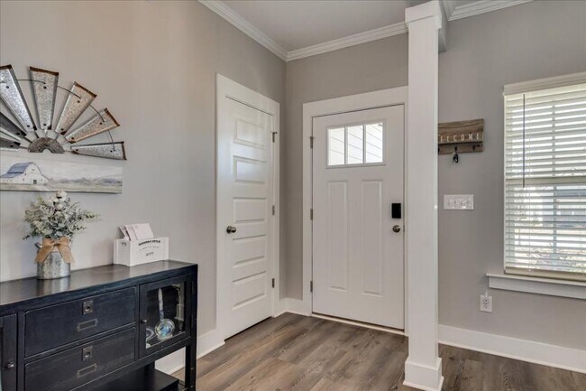 Building Photo - 412 Barrow Ln