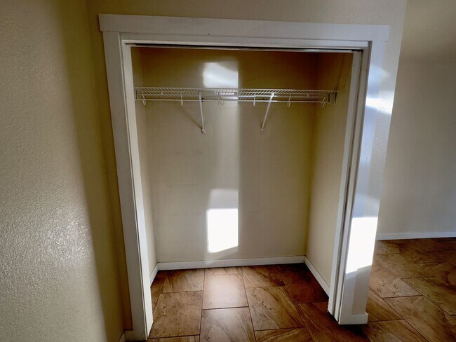 Building Photo - Blaine Avenue Apartments