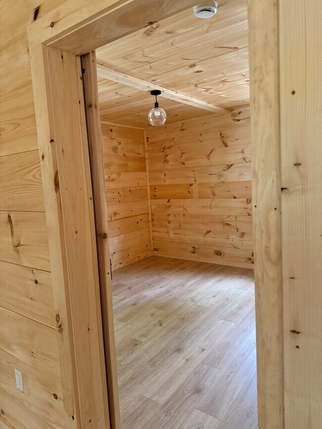 Bedroom - 466 Manchester Rd