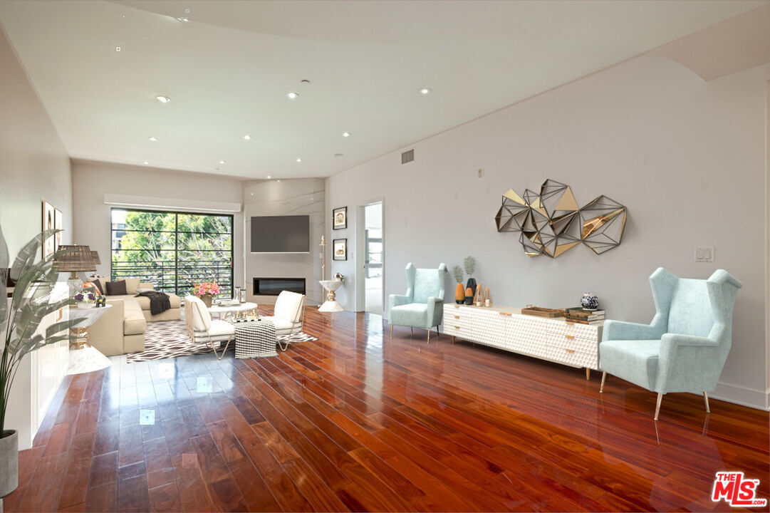 Foto principal - 8788 Shoreham Dr