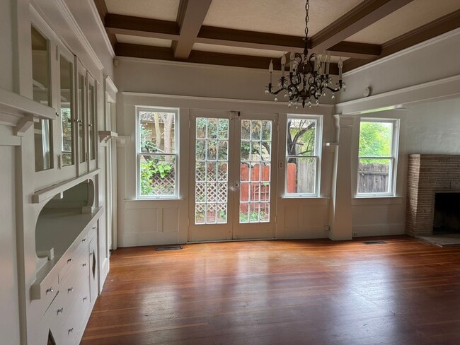 Foto del edificio - 1364 N Wilson Ave