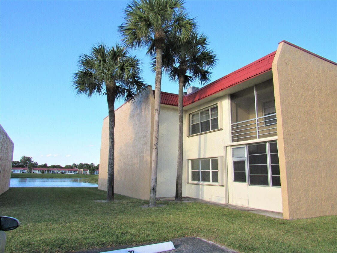 Foto principal - 125 Lake Dora Dr