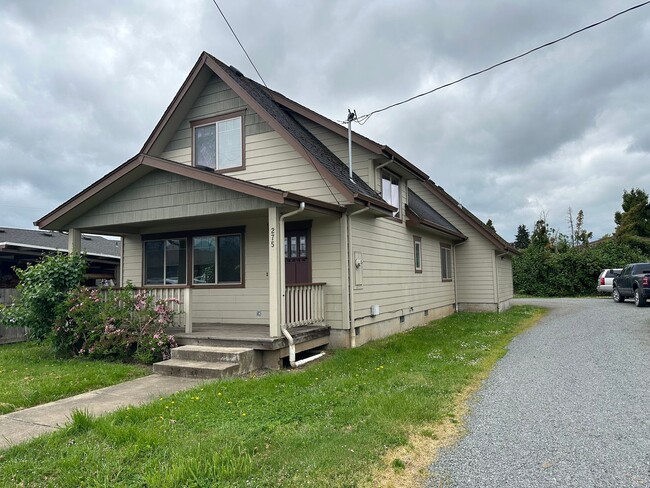 Building Photo - Beautiful 3 bedroom 2 bathroom house in Cr...