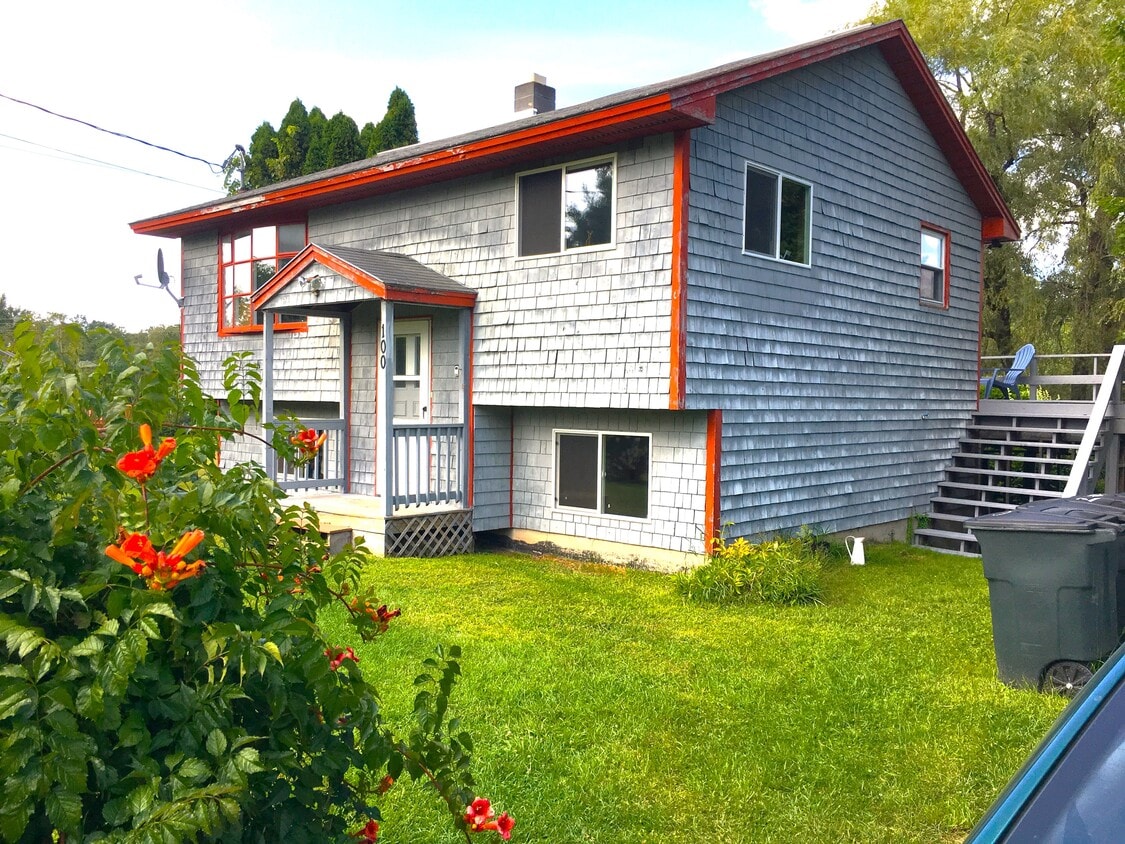 100 Meadow Ln, Castleton, VT 05735 House Rental in Castleton, VT