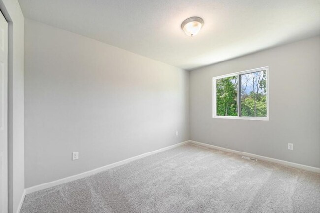 Building Photo - 4633 Glen Haven Dr