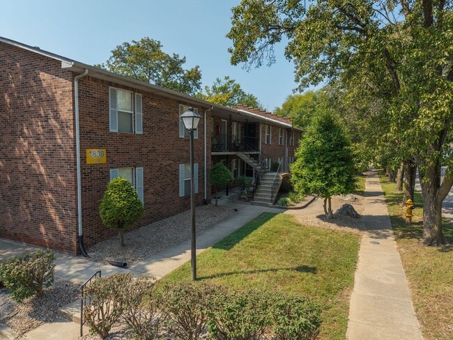 Building Photo - 1836 Kendall Ln