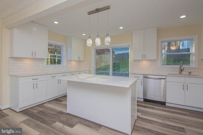 Building Photo - 14 N Montague St