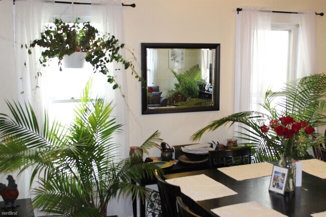 Foto del edificio - 3 br, 1 bath House - 209 north plain st it...