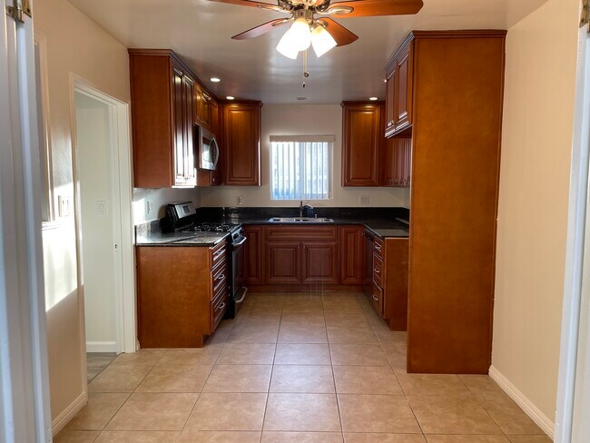 Kitchen - 260 W Linden Ave
