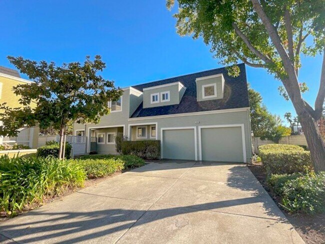 Foto del edificio - Price just reduced! Beautifully updated 4 ...