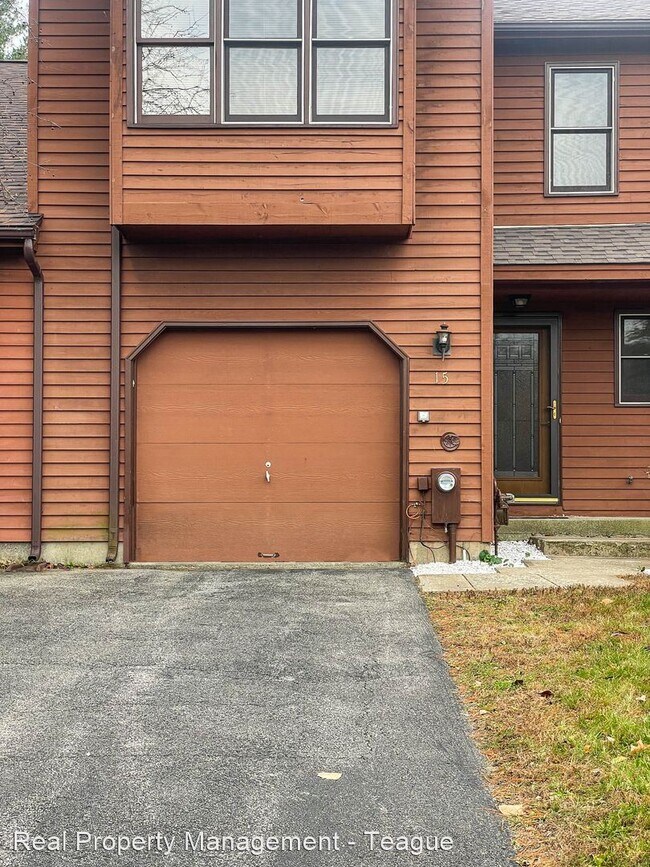 2 br, 1.5 bath House 15 Lexington Court House Rental in Clifton