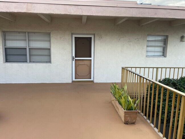 Corner Unit - 2515 Polk St