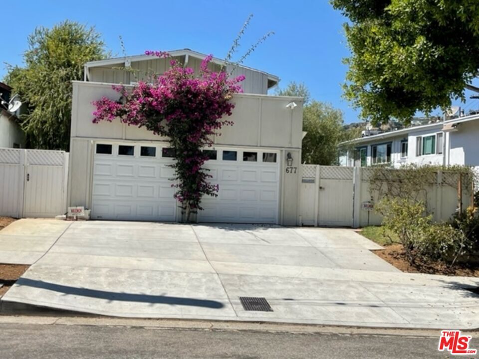 Primary Photo - 677 Las Lomas Ave