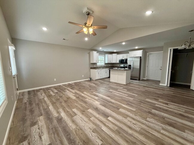 Building Photo - 122 Blue Star Ln