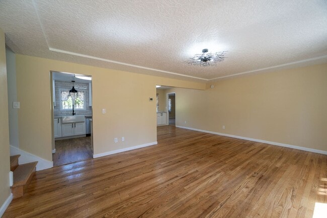 Building Photo - Rare 6 Bedroom Country Ranch Home – Dream Come True!