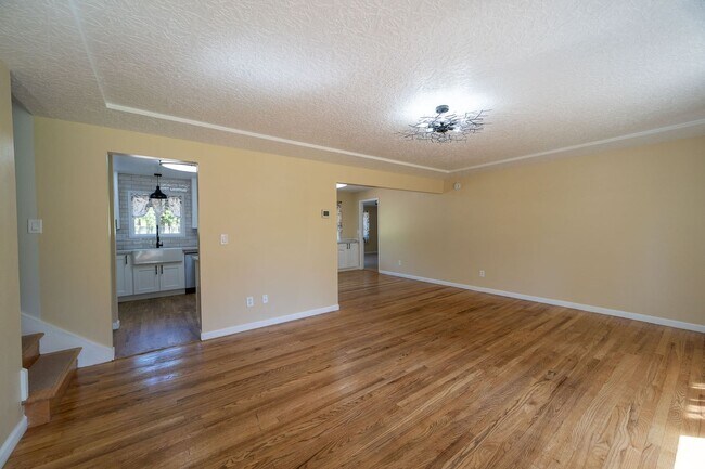 Foto del edificio - Rare 6 Bedroom Country Ranch Home – Dream Come True!