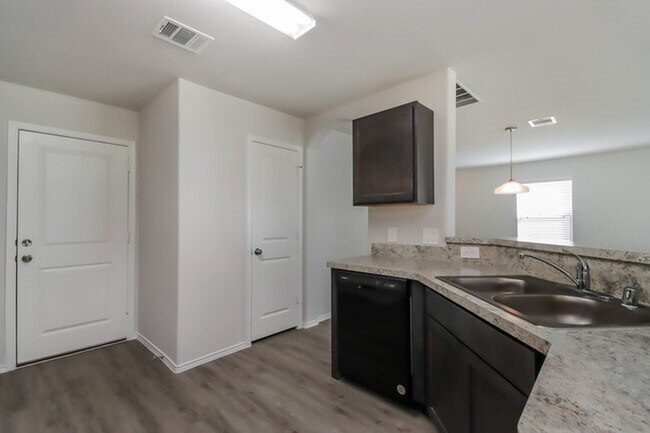 Foto del edificio - 213 Pronghorn Dr