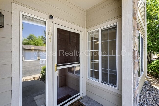 Building Photo - 9911 E Idaho Cir