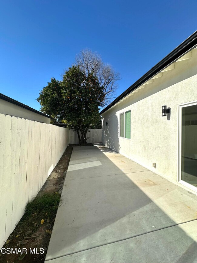 Foto del edificio - 8515 Vanalden Ave