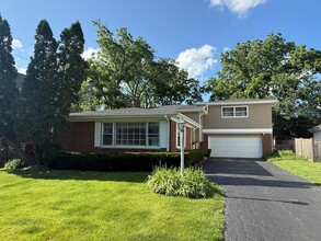 Building Photo - 1326 Meadow Ln