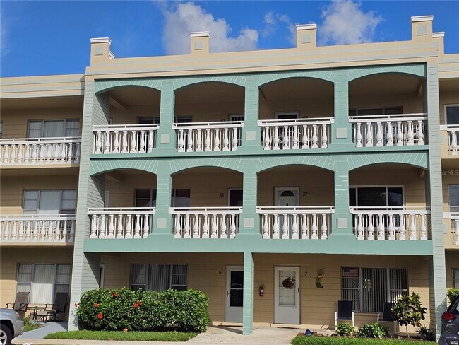 Foto del edificio - 2331 Finlandia Ln