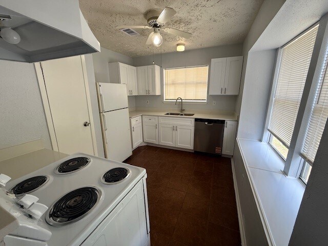 Foto del edificio - 5404 Rivergate Dr