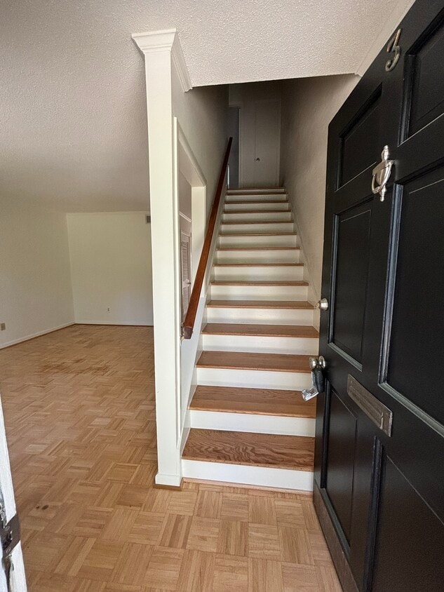 #3 Entrance - 3906 Overbrook Dr