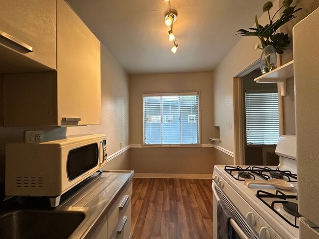 Building Photo - Alexander's Place Apartments