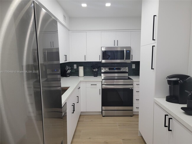 Building Photo - 2501 S Ocean Dr