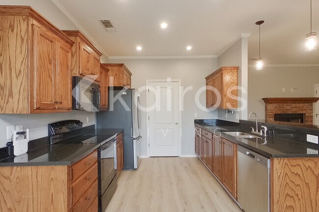 Foto del edificio - 9808 Asher Ave