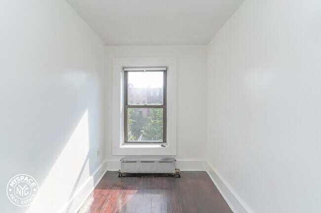 Building Photo - 1004 Bergen St