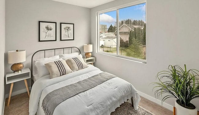 Building Photo - Contemporary 2-Bed Townhome with Rooftop D...
