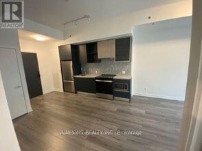 Building Photo - 405 Dundas St W