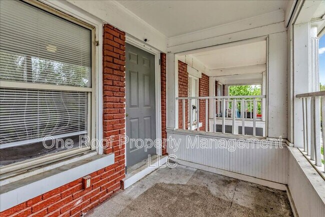Foto del edificio - 3224-3226 E 8th St.