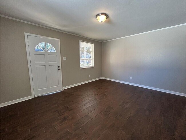 Building Photo - 4010 Sunnyvale Ln S