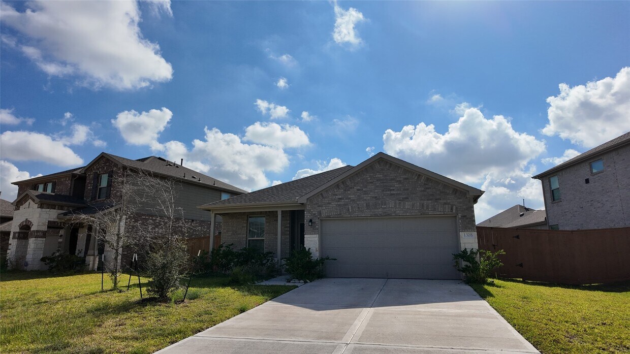 Foto principal - 1328 Bright Hl Dr