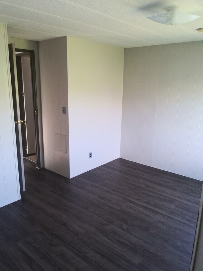 Foto del edificio - 3 bed 1.5 bath mobile